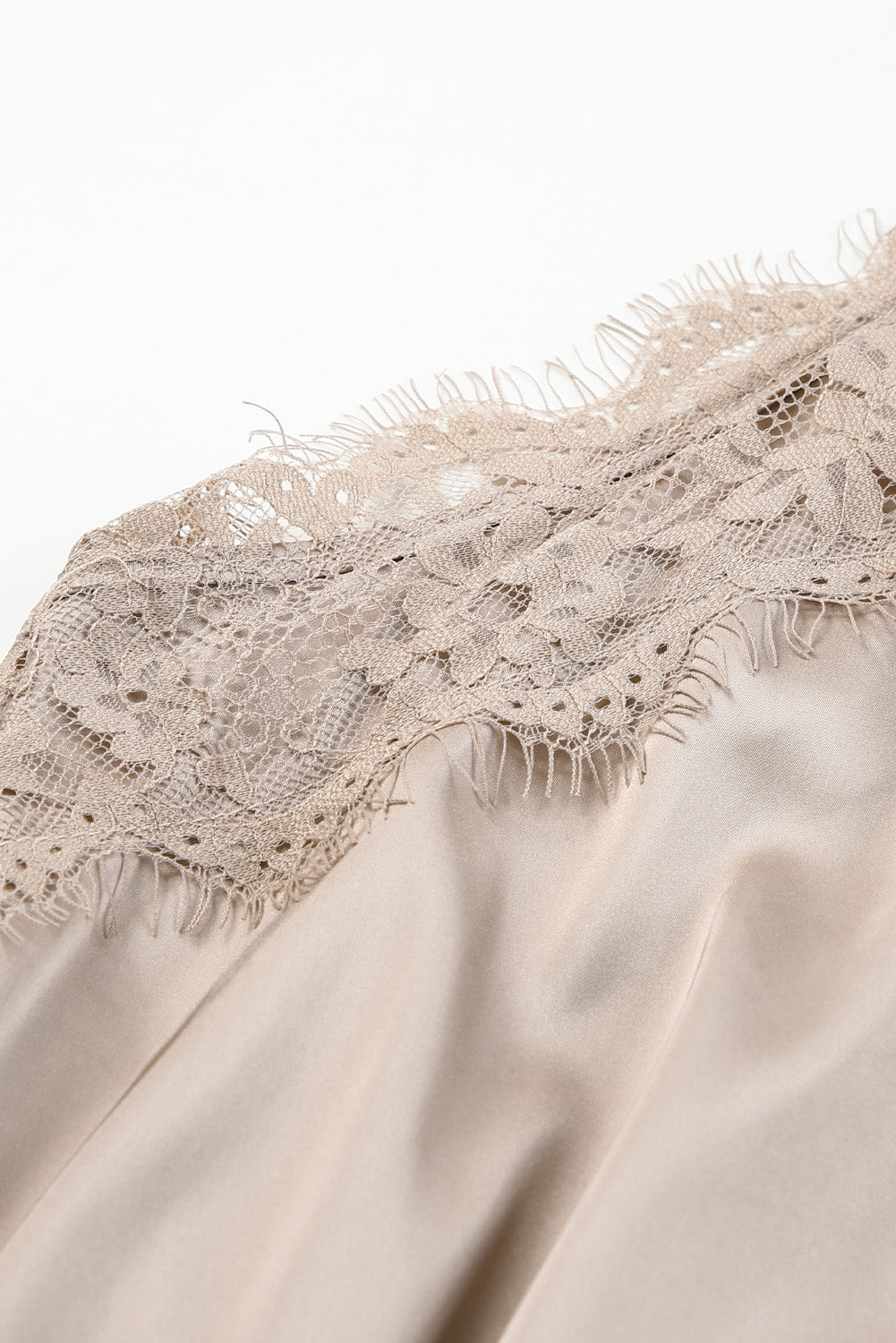 Body boutonné à bretelles spaghetti et bordure en dentelle