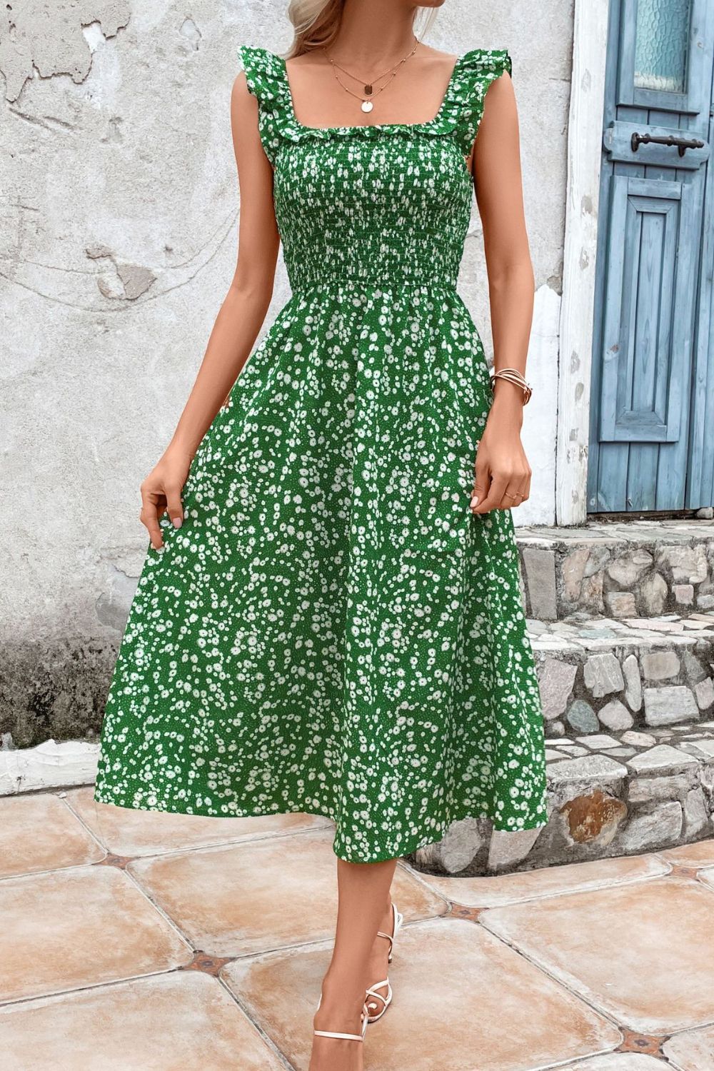 Robe midi imprimée à col carré et volants