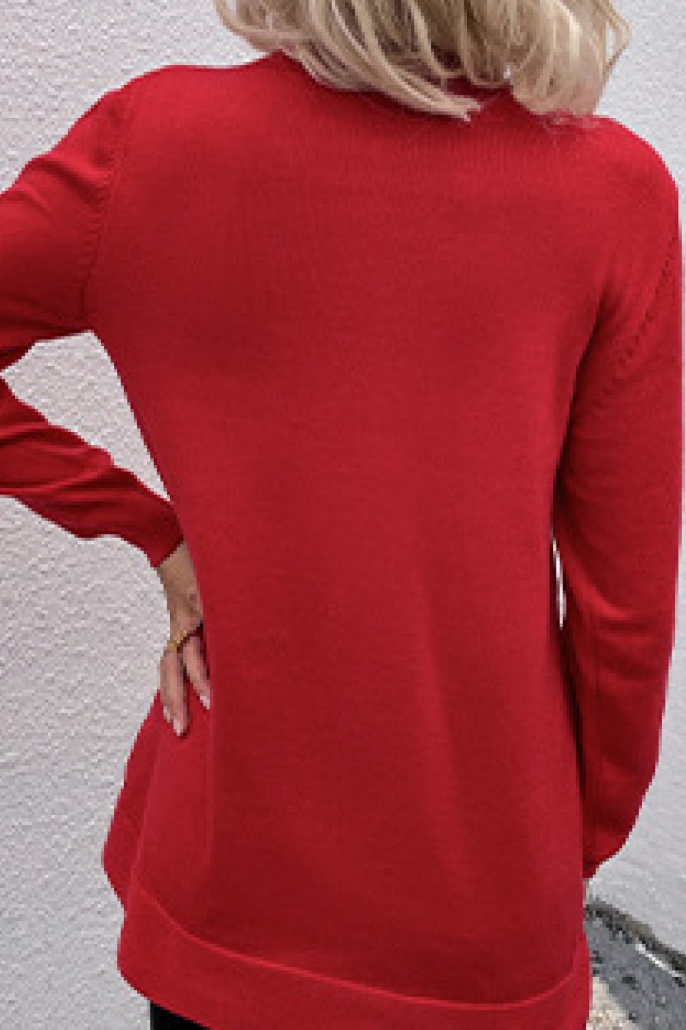 Pullover mit Rundhalsausschnitt und überschnittenen Schultern