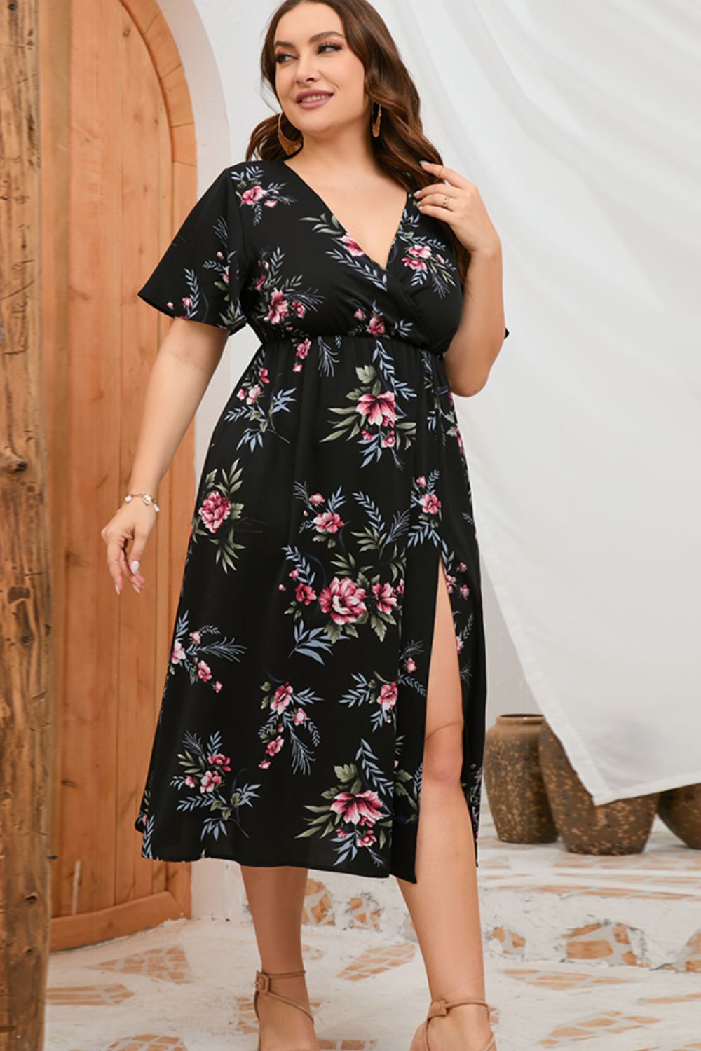 Robe fendue à manches courtes et fleurs grande taille