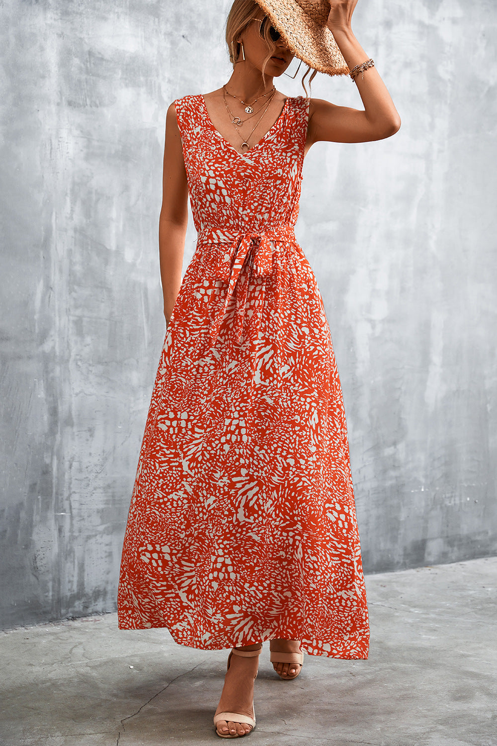 Robe longue imprimée à col en V et ceinture nouée