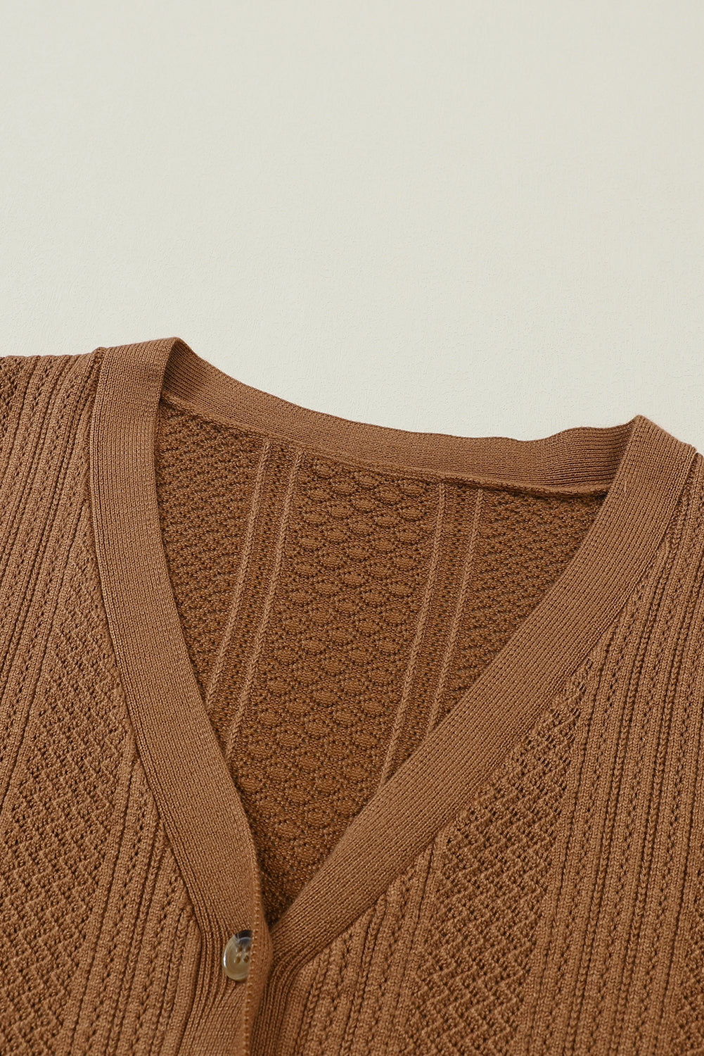 Cypress – Lässiger, strukturierter Cardigan mit V-Ausschnitt und Knopfleiste