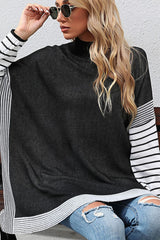 Gestreifter Strickpullover mit Stehkragen und Dolman-Ärmeln