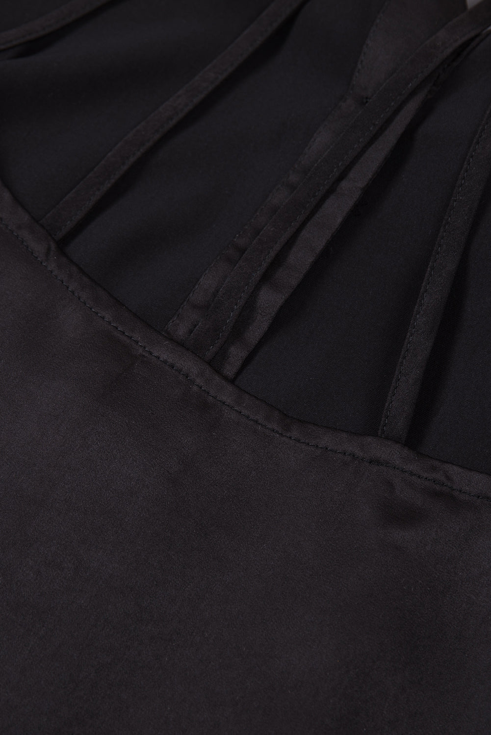Chemise à col noué et bretelles dans le dos