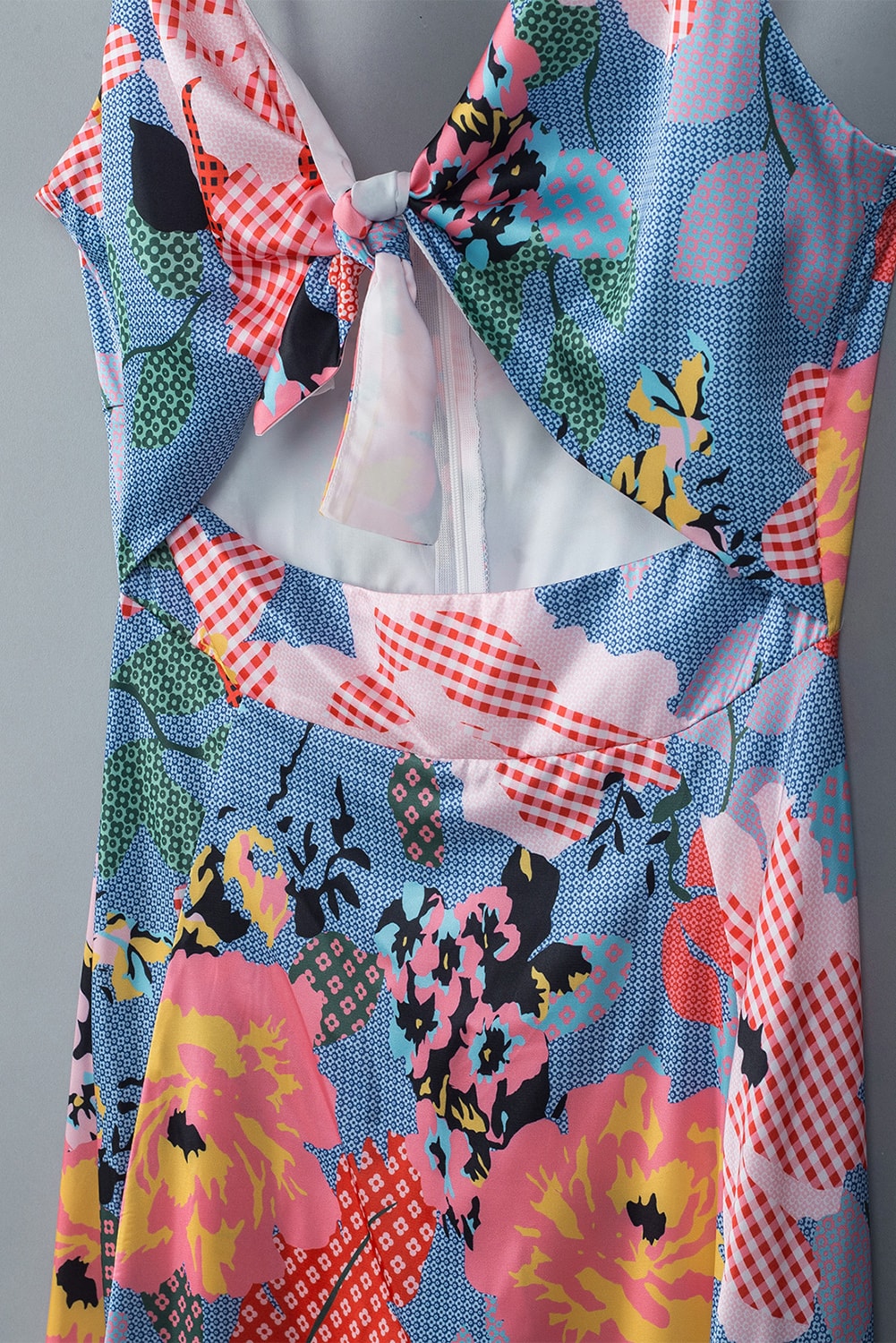 Robe à bretelles spaghetti fendues et découpées à motif floral
