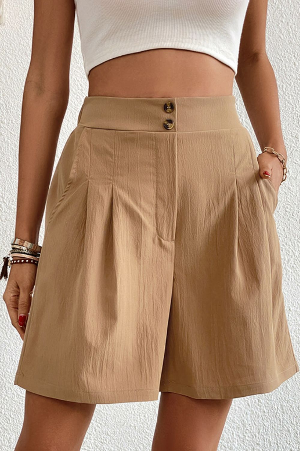 Shorts mit geknöpftem, elastischem Bund und Faltendetail