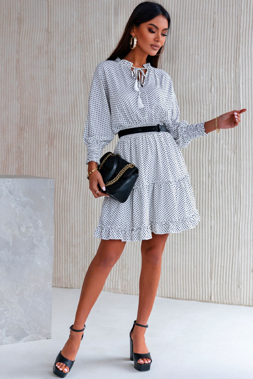 Robe à pois avec ourlet à volants et pompons