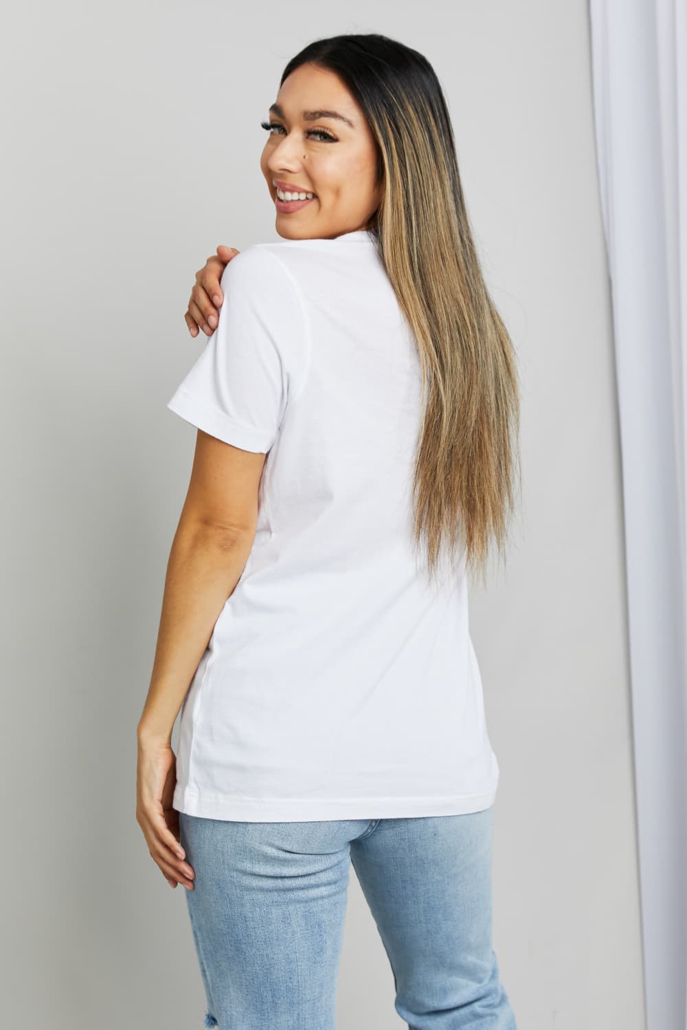 T-shirt graphique en coton Simply Love EVERYTHING HAPPENS A RAISON