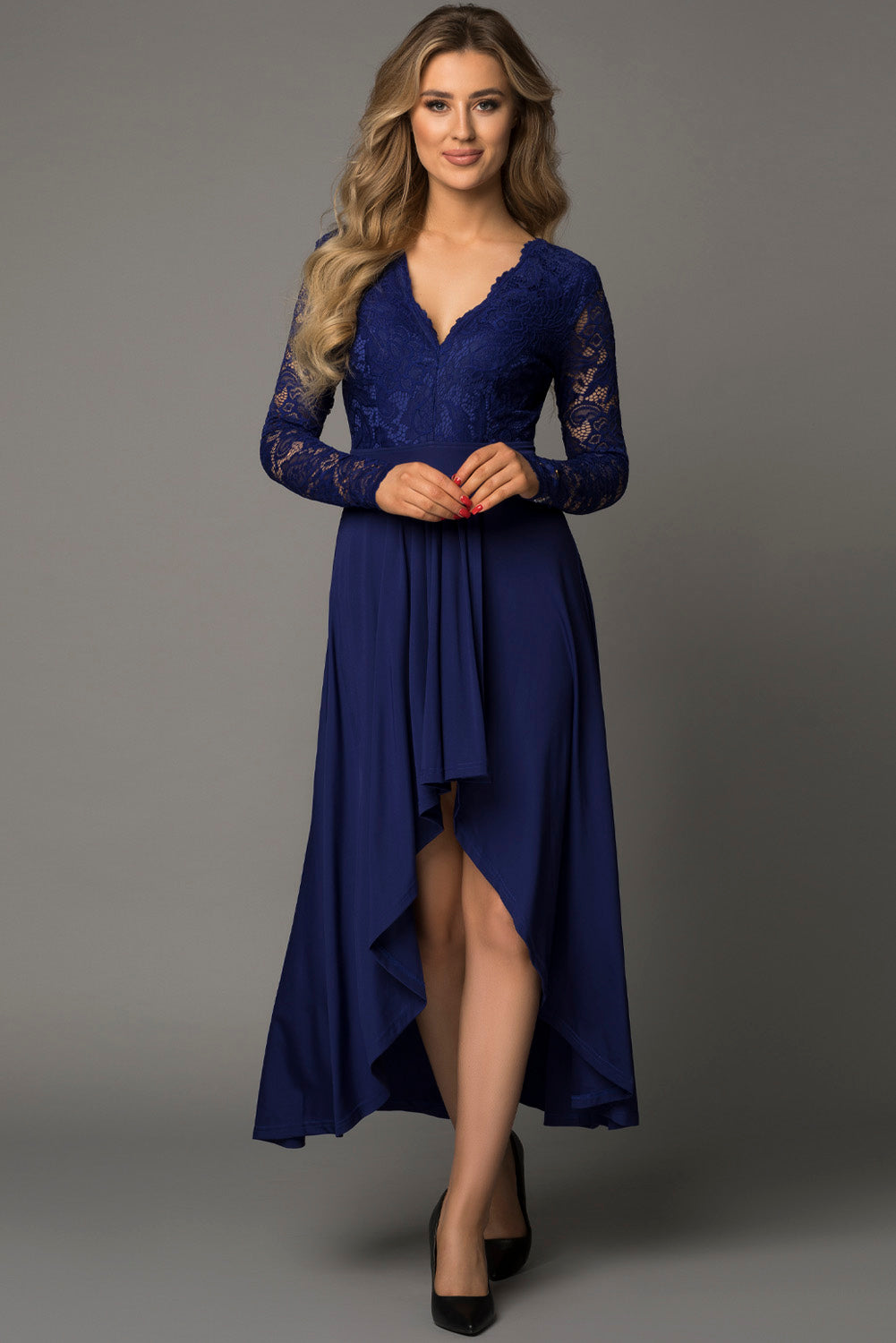 Robe en dentelle à col en V asymétrique