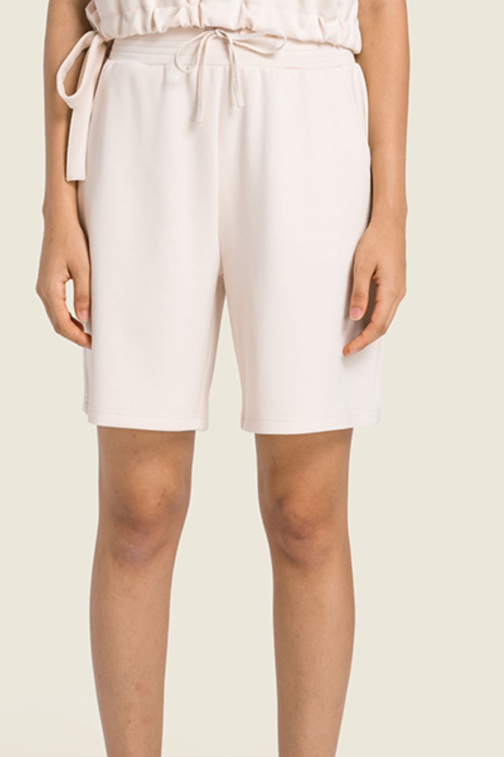 Sport-Bermudashorts mit elastischem Bund und Kordelzug