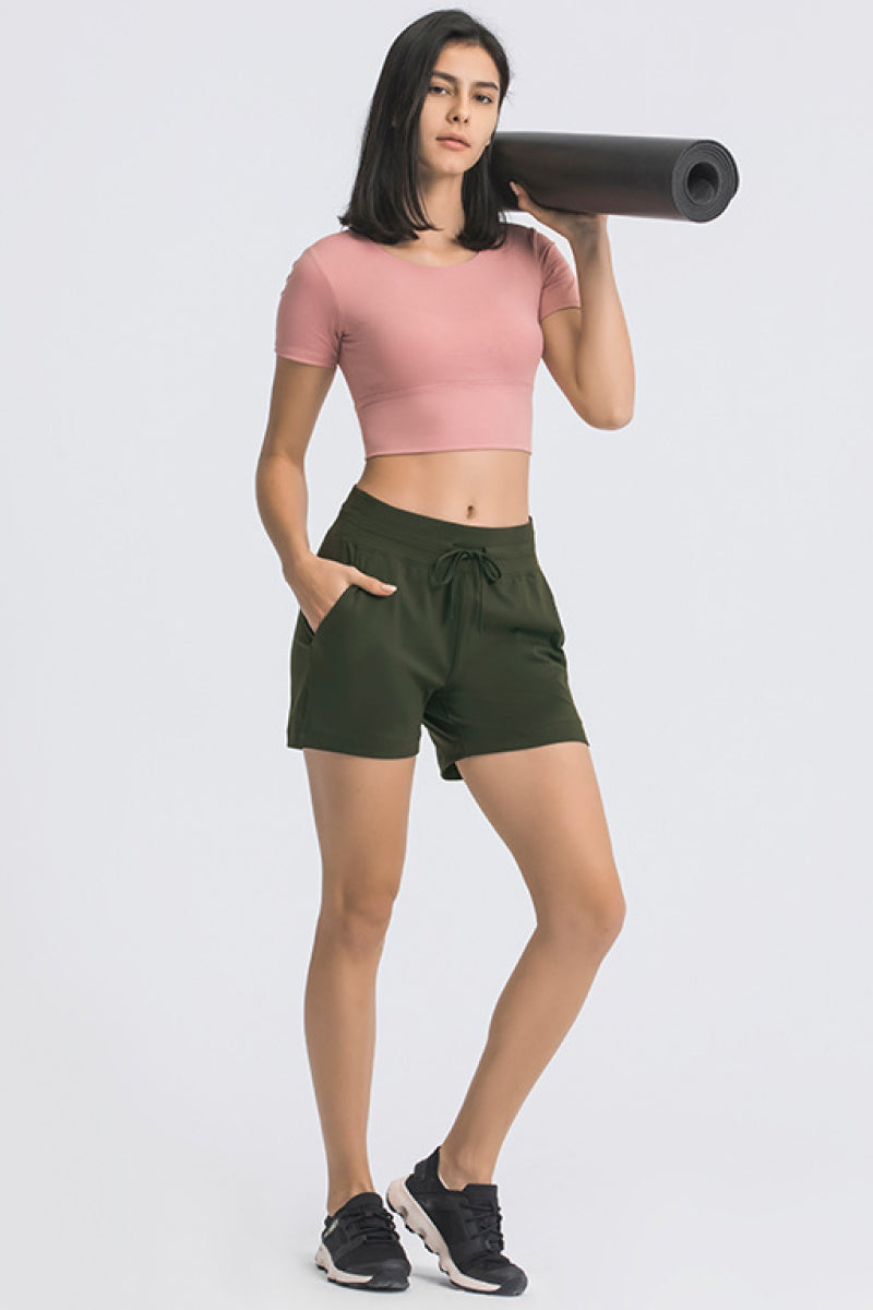 Aktive Shorts mit Taillenschnürung