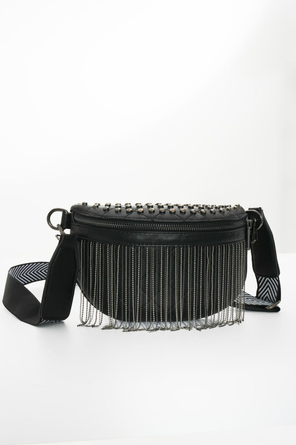 Schultertasche aus PU-Leder mit Nieten und Fransen