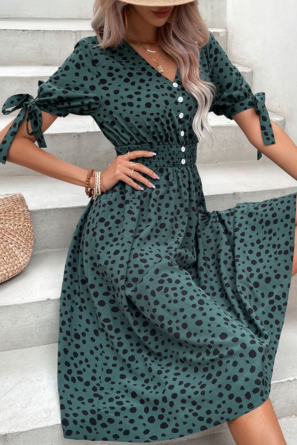 Robe imprimée à taille froncée et poignets noués