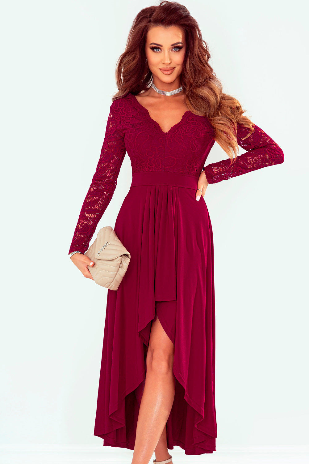 Robe en dentelle à col en V asymétrique