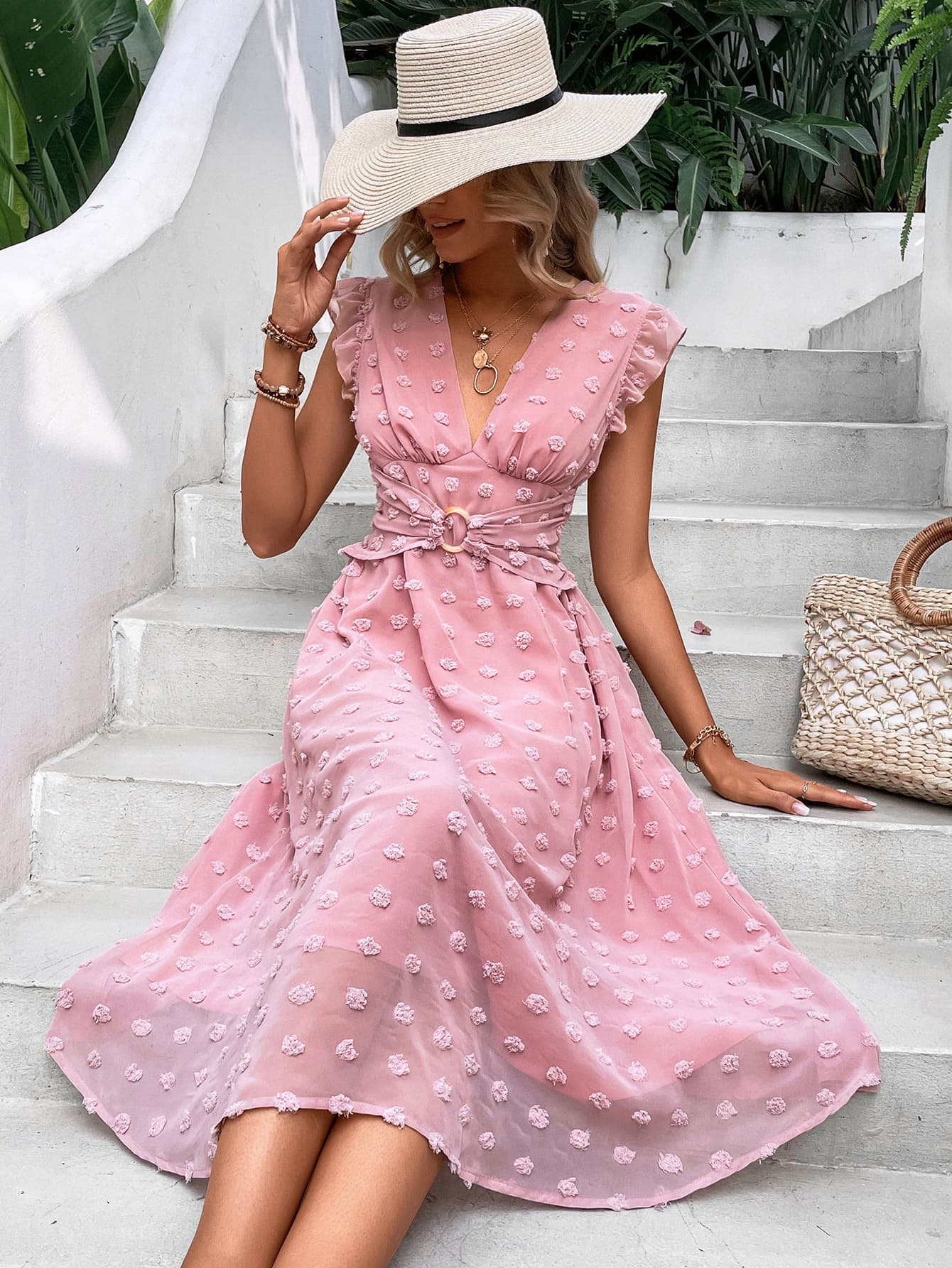 Kleid mit V-Ausschnitt und Flügelärmeln im Swiss Dot-Muster