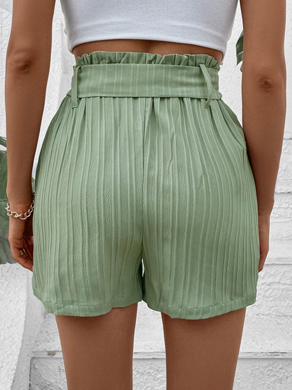 Shorts mit Gürtel und Taschen