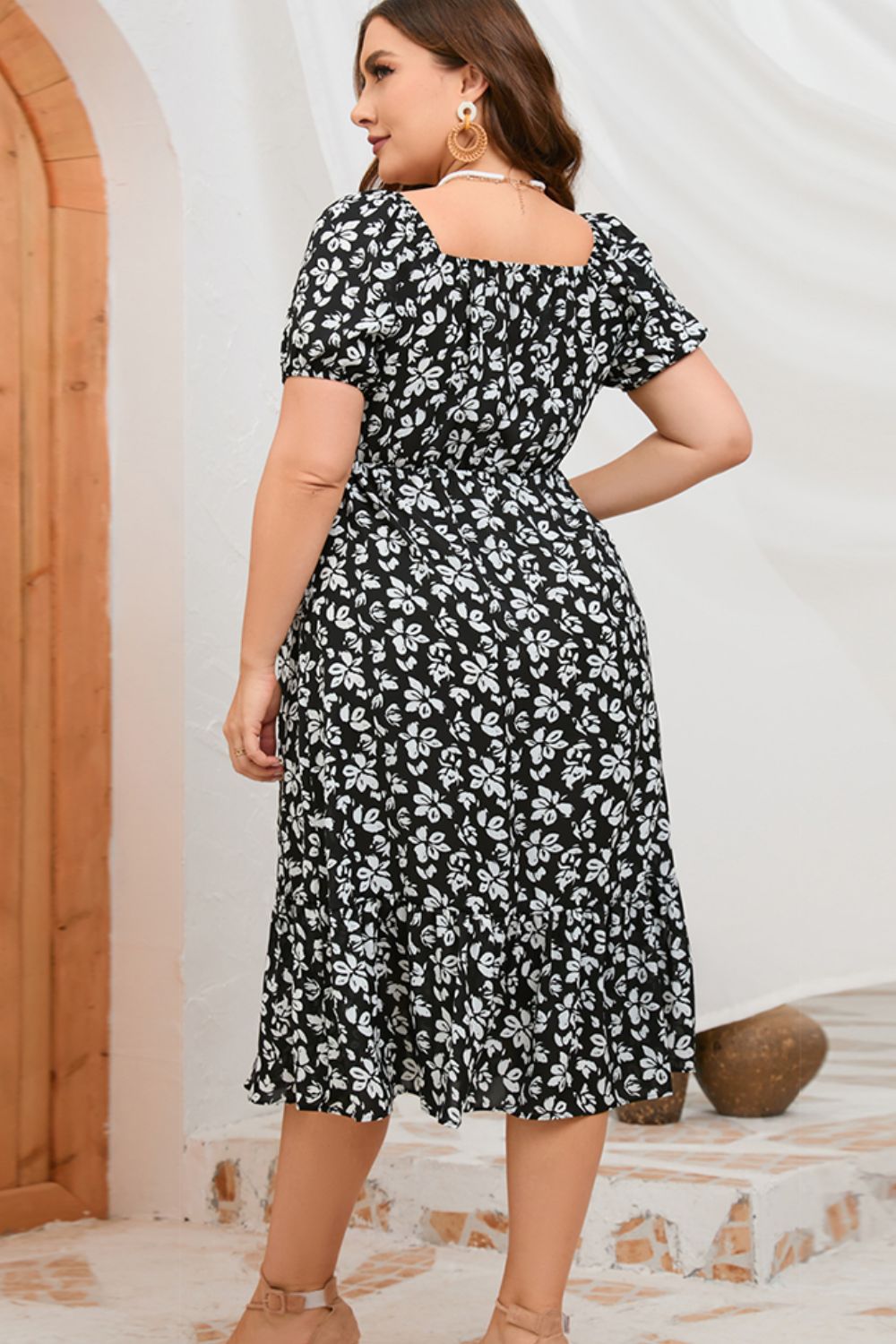 Robe midi fleurie à manches courtes grande taille