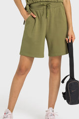 Sport-Bermudashorts mit elastischem Bund und Kordelzug