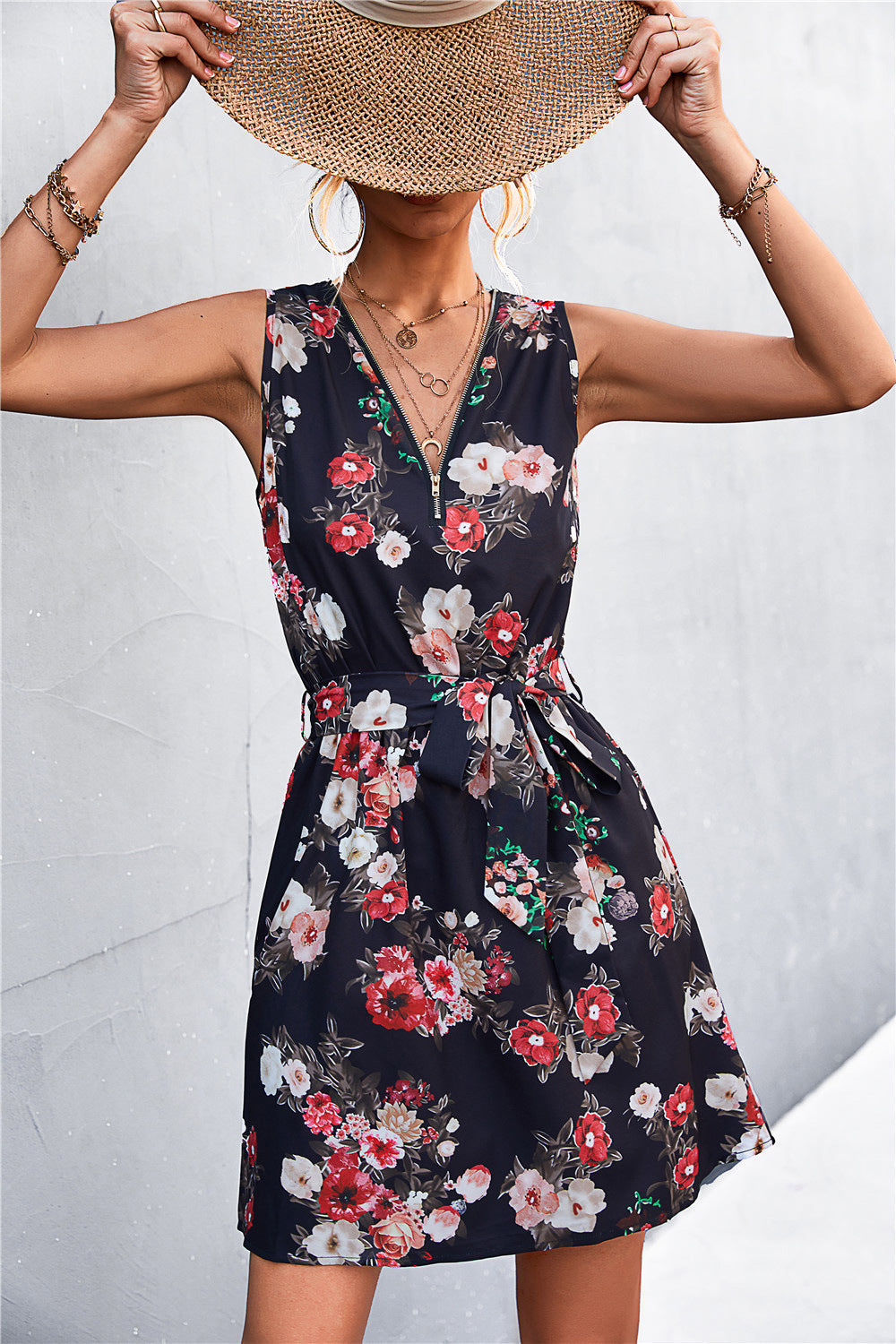 Robe sans manches à ceinture et détails zippés imprimés