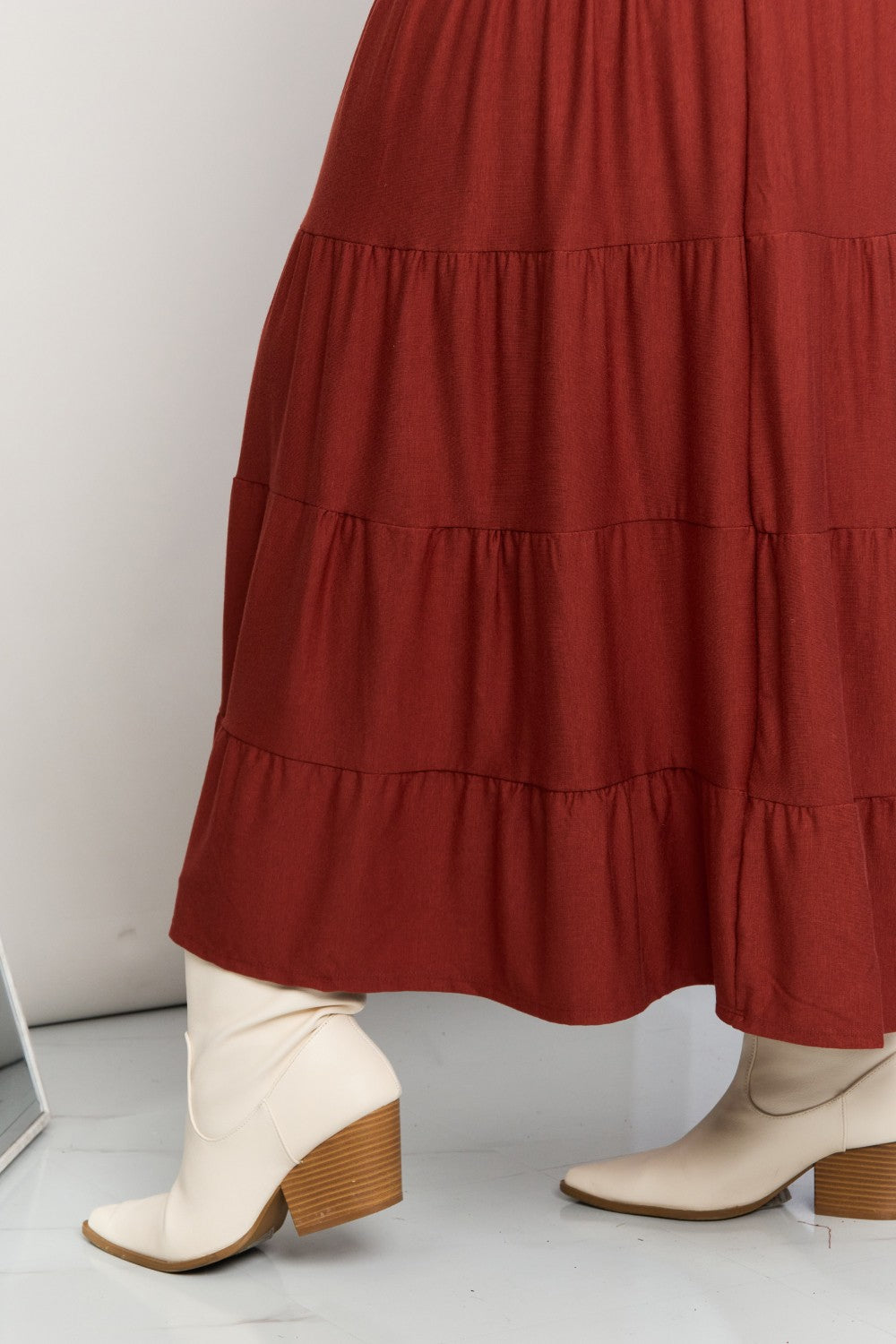 Zenana – Gestufter Midirock in voller Größe mit weiter Taille