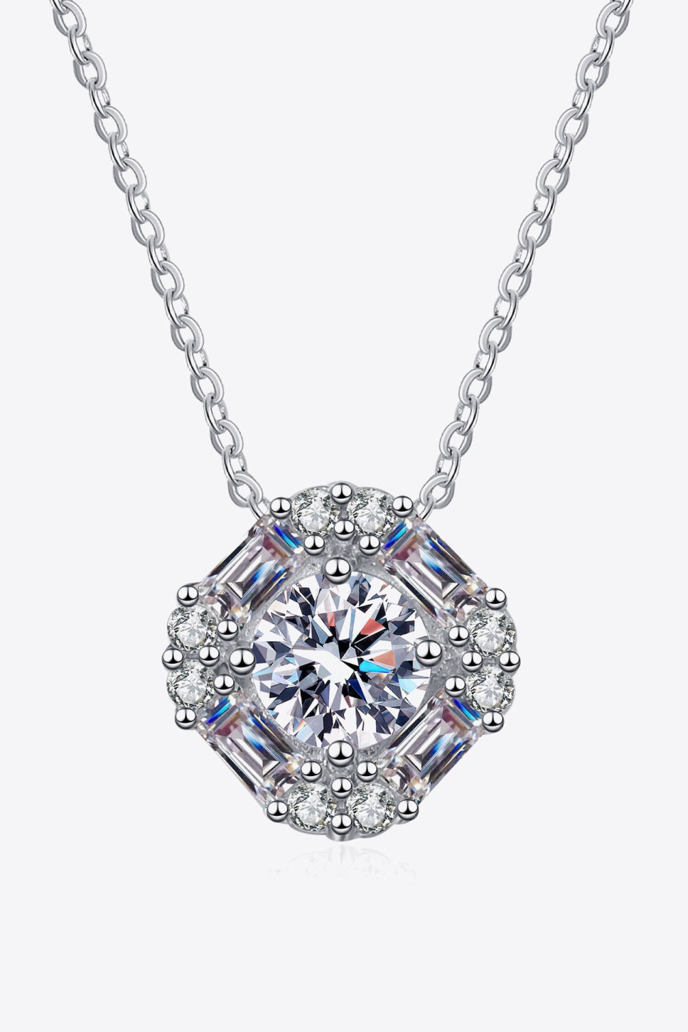 Collier chaîne avec pendentif géométrique en moissanite