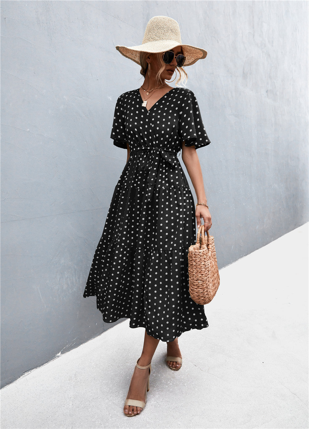 Robe imprimée à col en V et manches flottantes avec ceinture