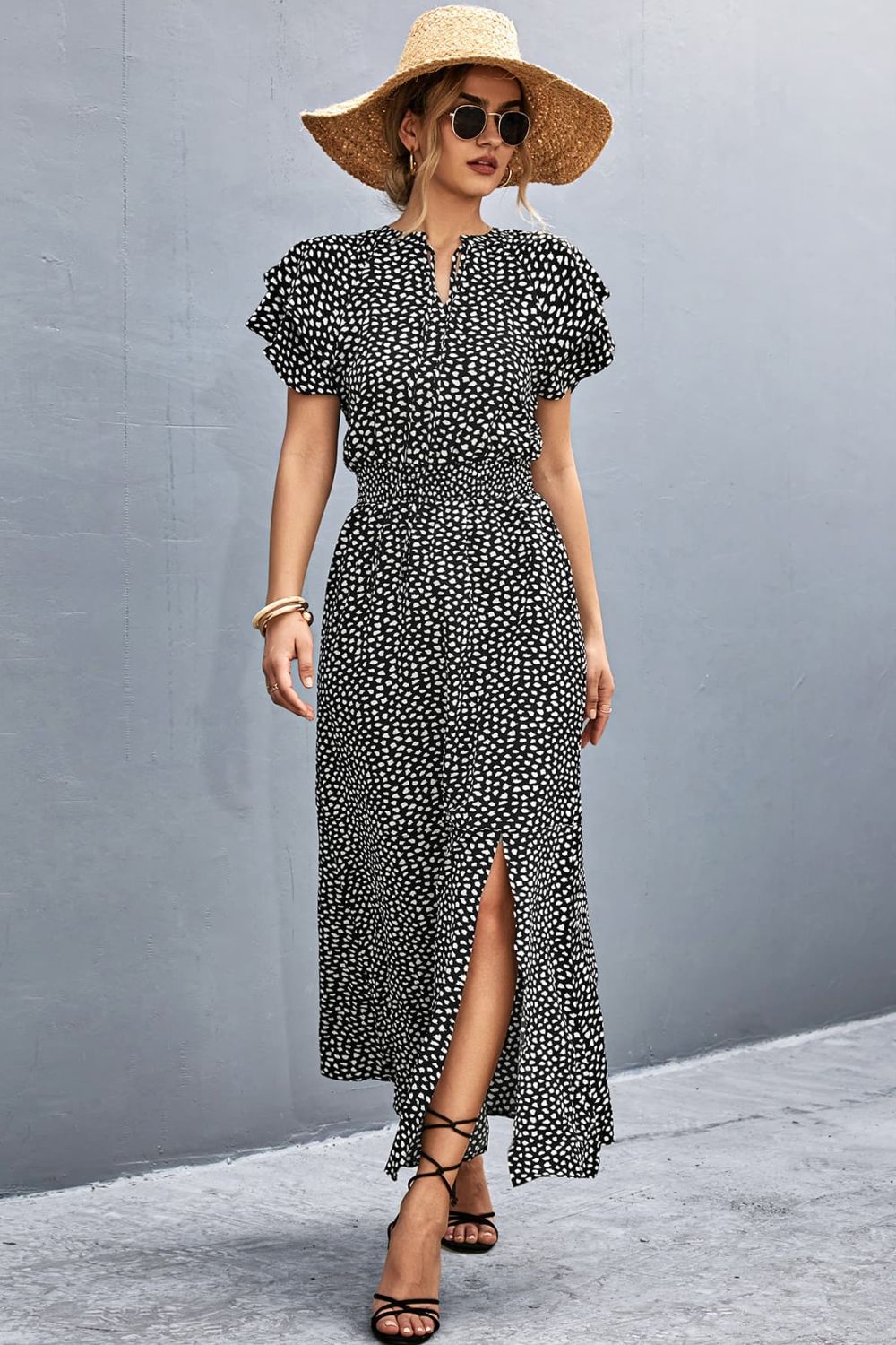 Robe imprimée fendue à col noué et manches flottantes