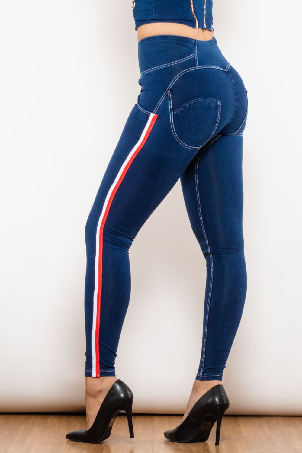 Skinny Jeans mit seitlichen Streifen und Knöpfen und hoher Taille