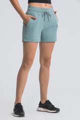 Aktive Shorts mit Taillenschnürung