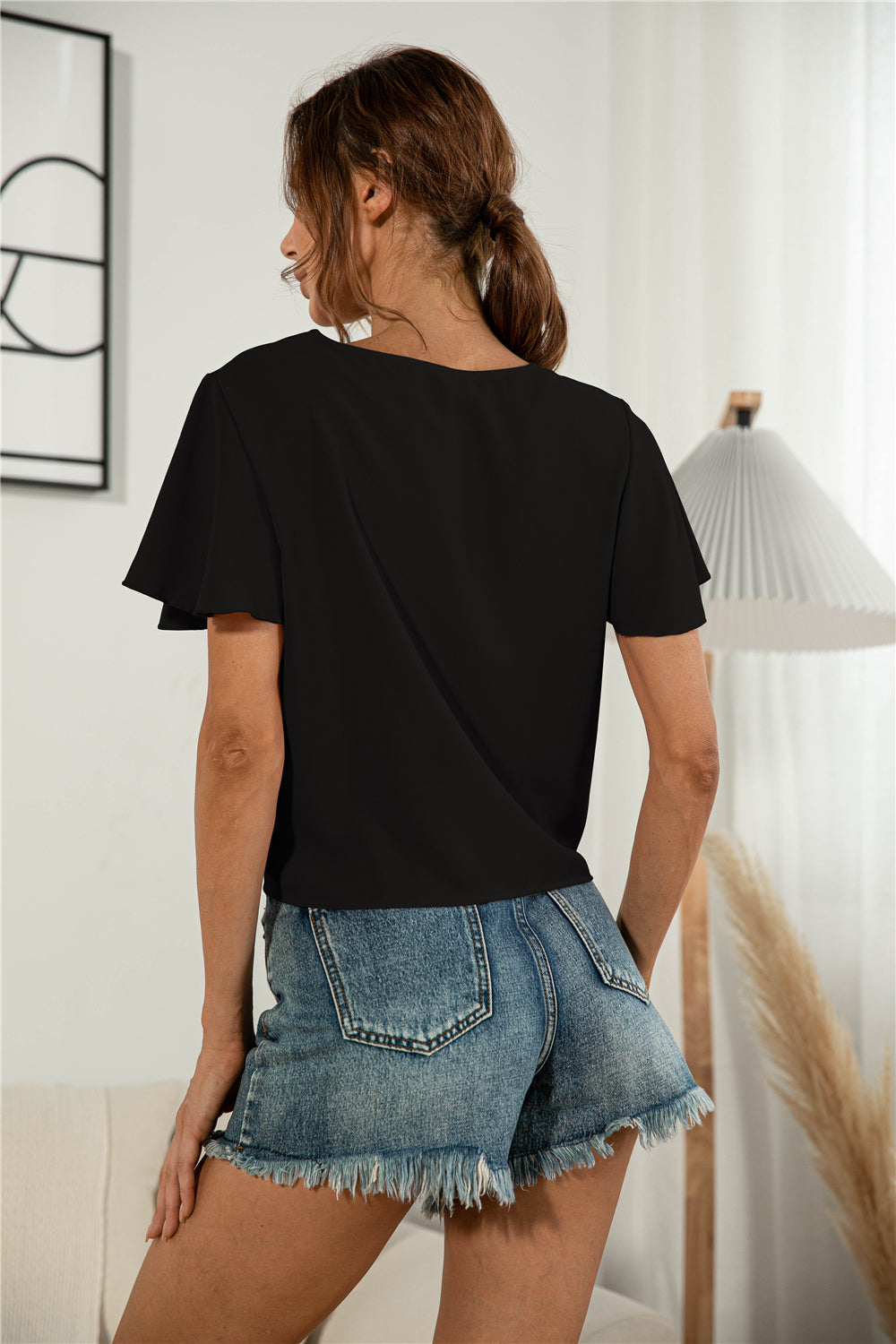 Chemisier noué à col en V et boutons décoratifs