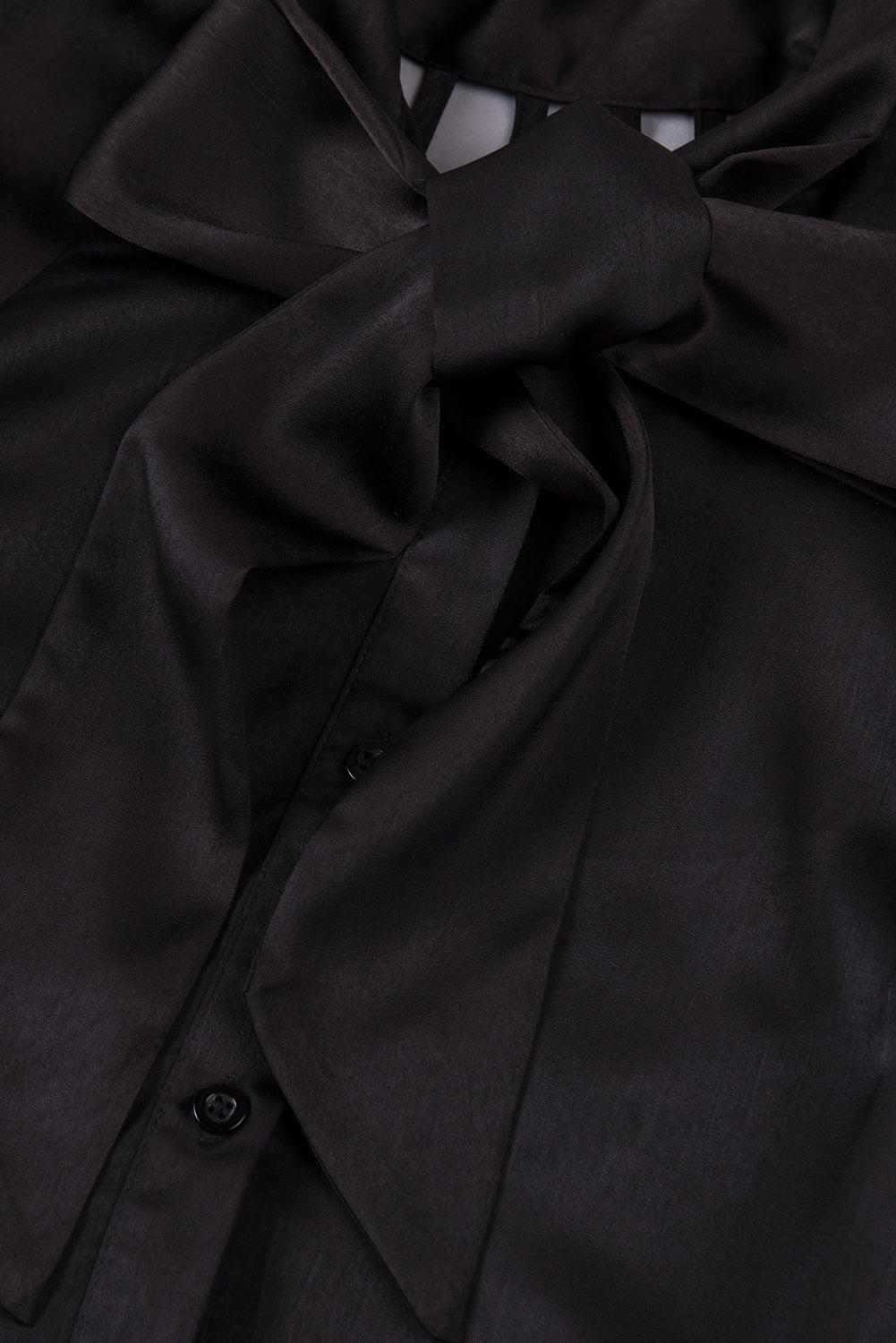 Chemise à col noué et bretelles dans le dos