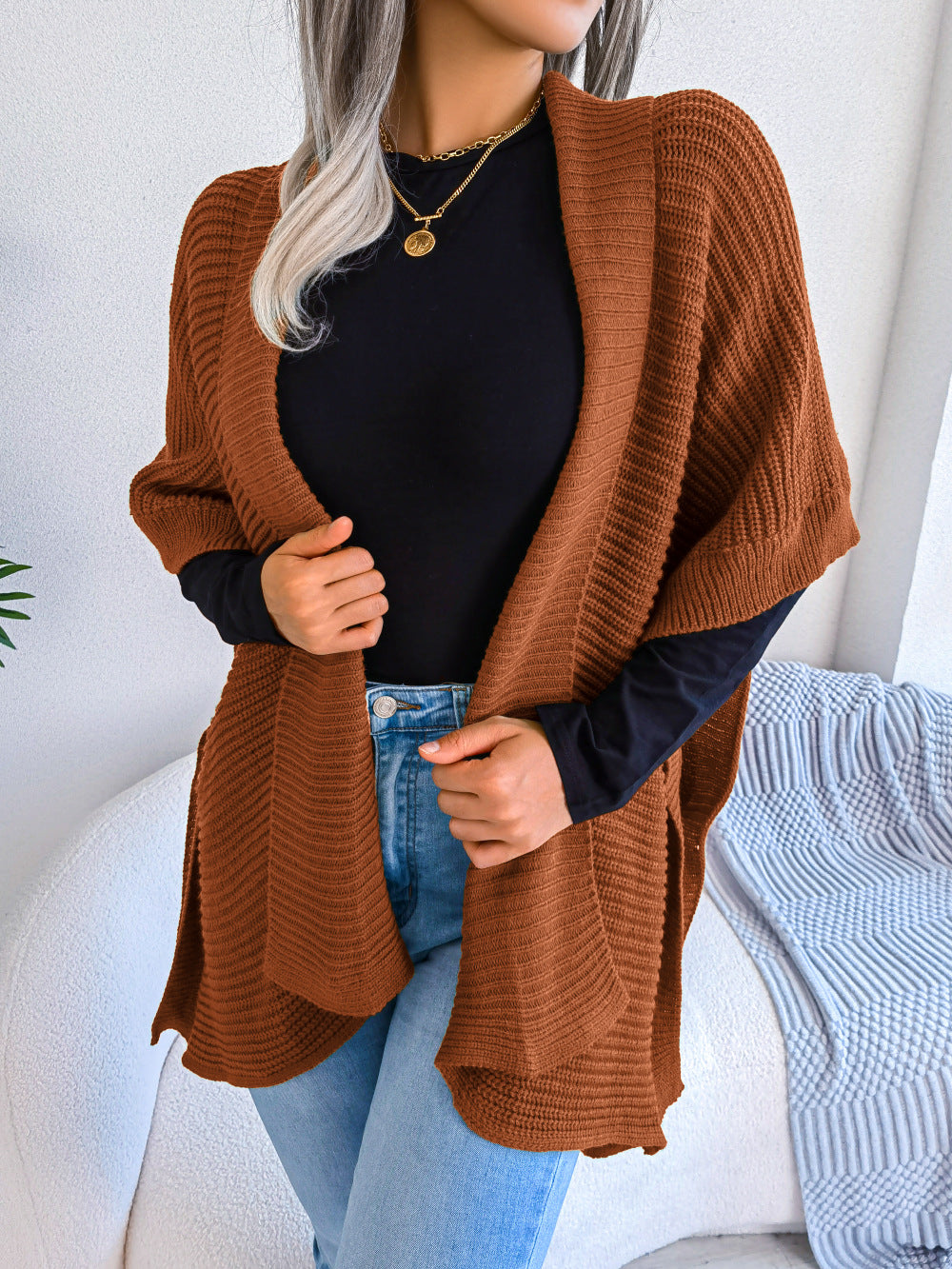 Strickjacke mit horizontaler Rippung und offenem Schlitz vorne