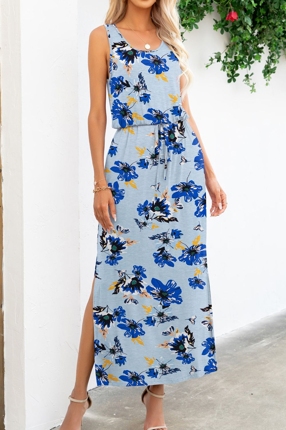 Robe imprimée sans manches à col rond et fente