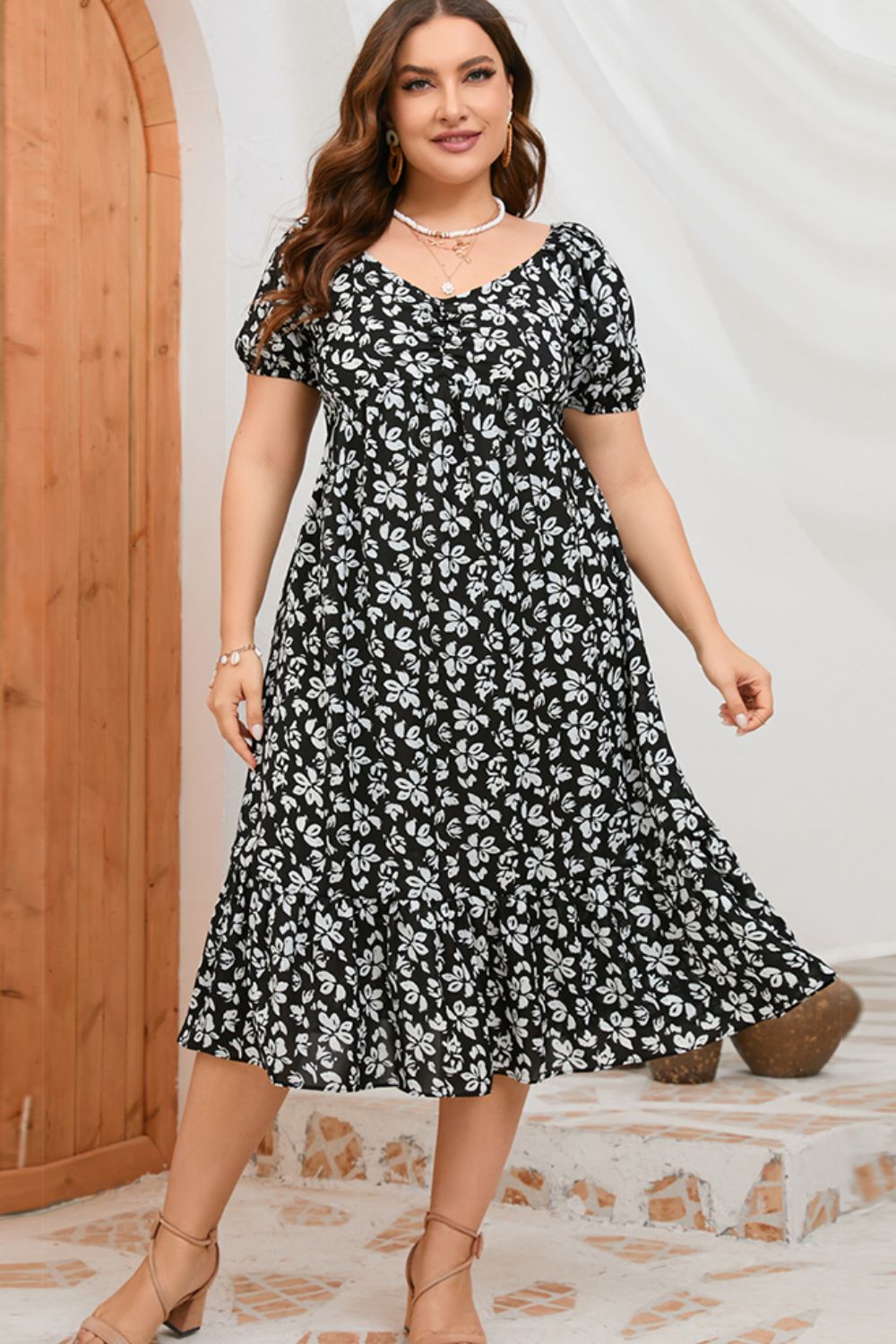 Robe midi fleurie à manches courtes grande taille