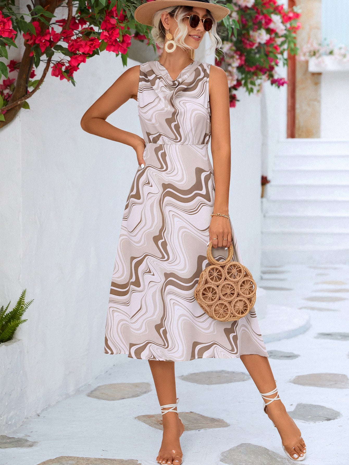 Robe imprimée sans manches à col bénitier