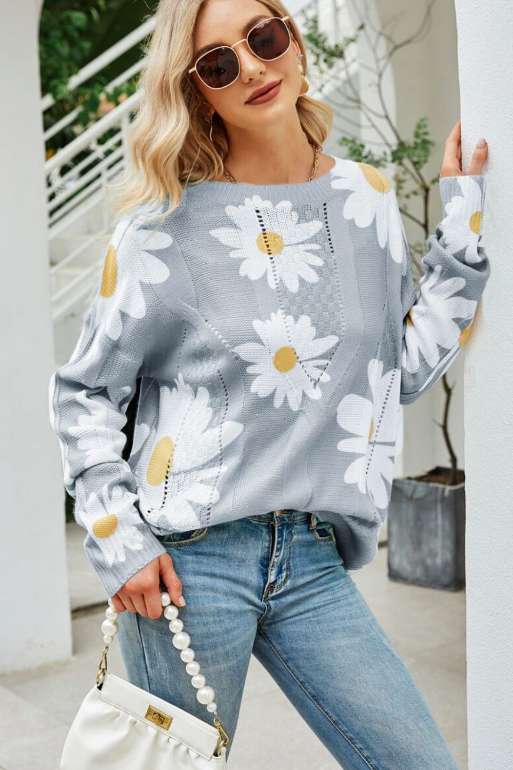 Pullover mit Rundhalsausschnitt und durchbrochenem Gänseblümchen-Print