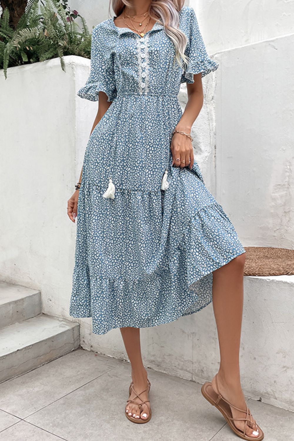 Robe imprimée à volants et pompons
