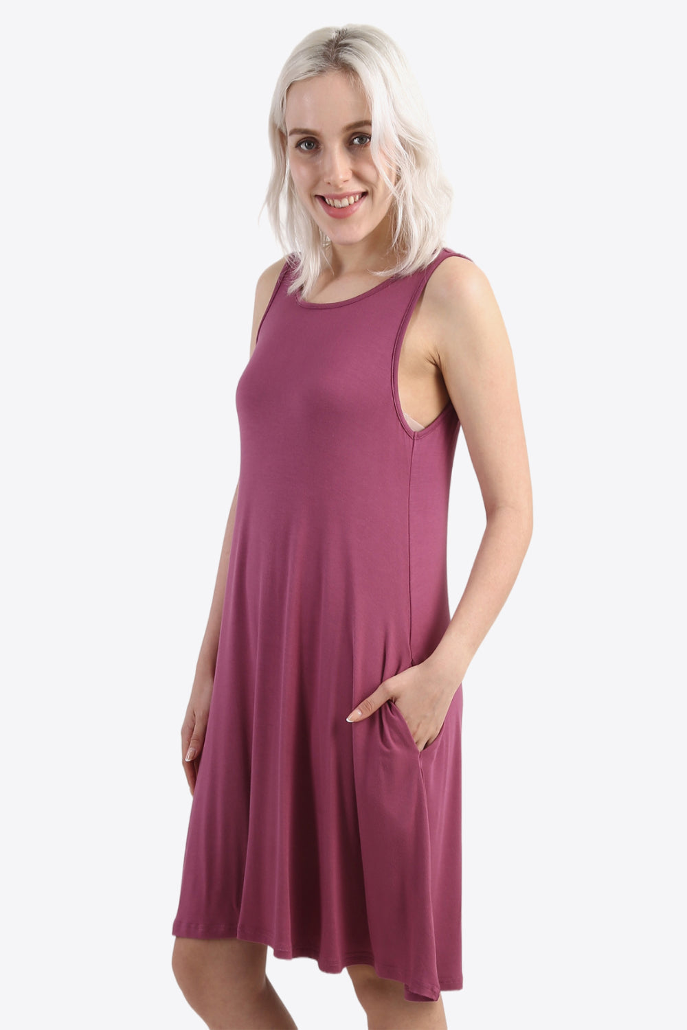 Robe sans manches à encolure dégagée et poches