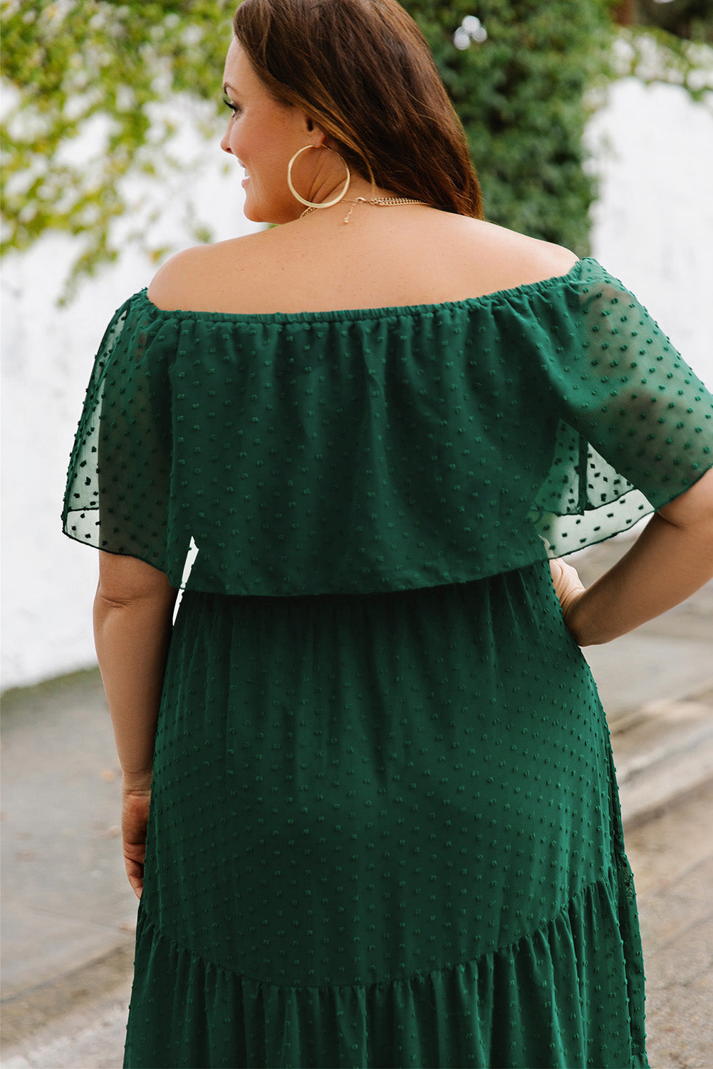Robe à volants et épaules dénudées à pois grande taille