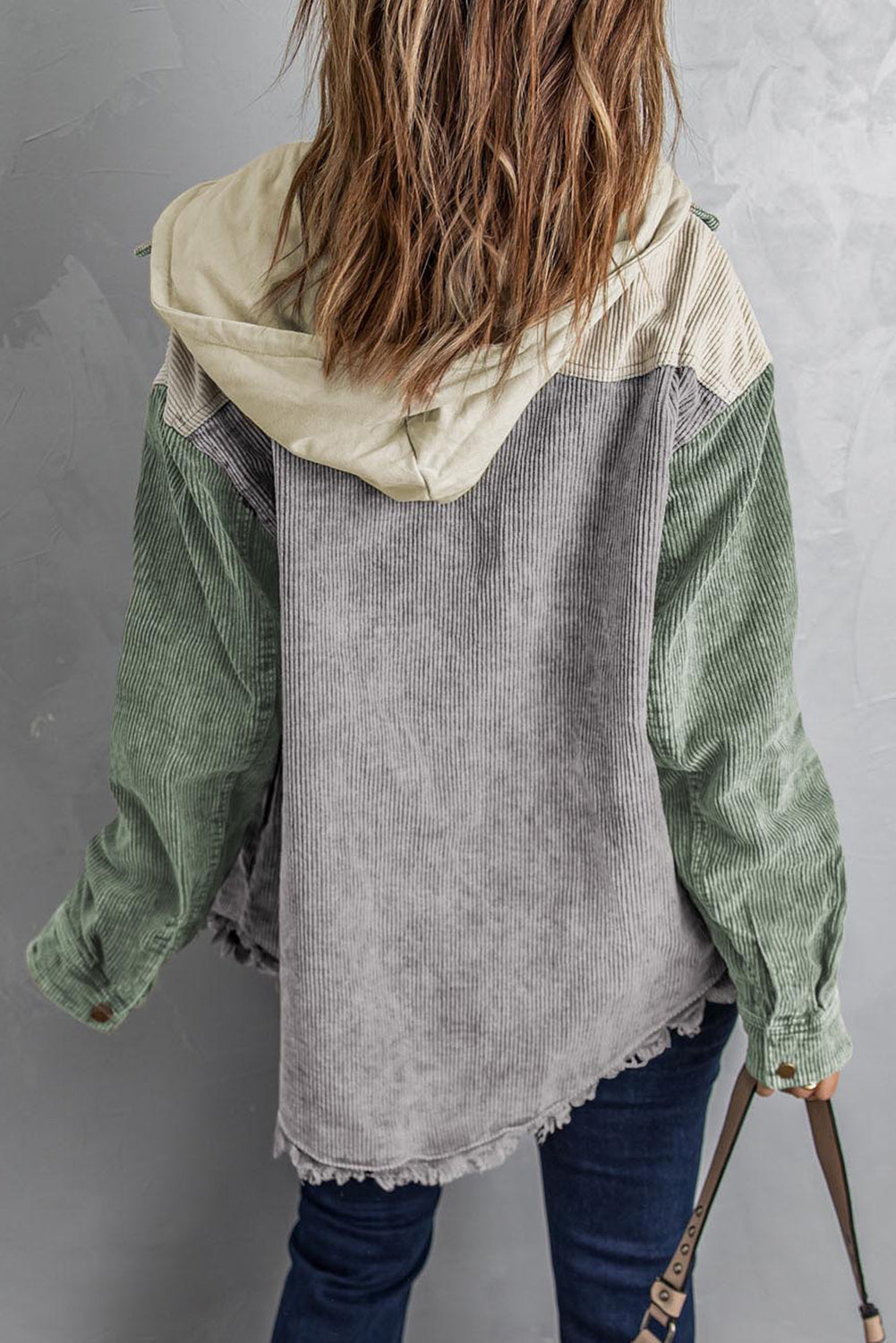 Veste-chemise à capuche en velours côtelé avec boutons-pression sur le devant