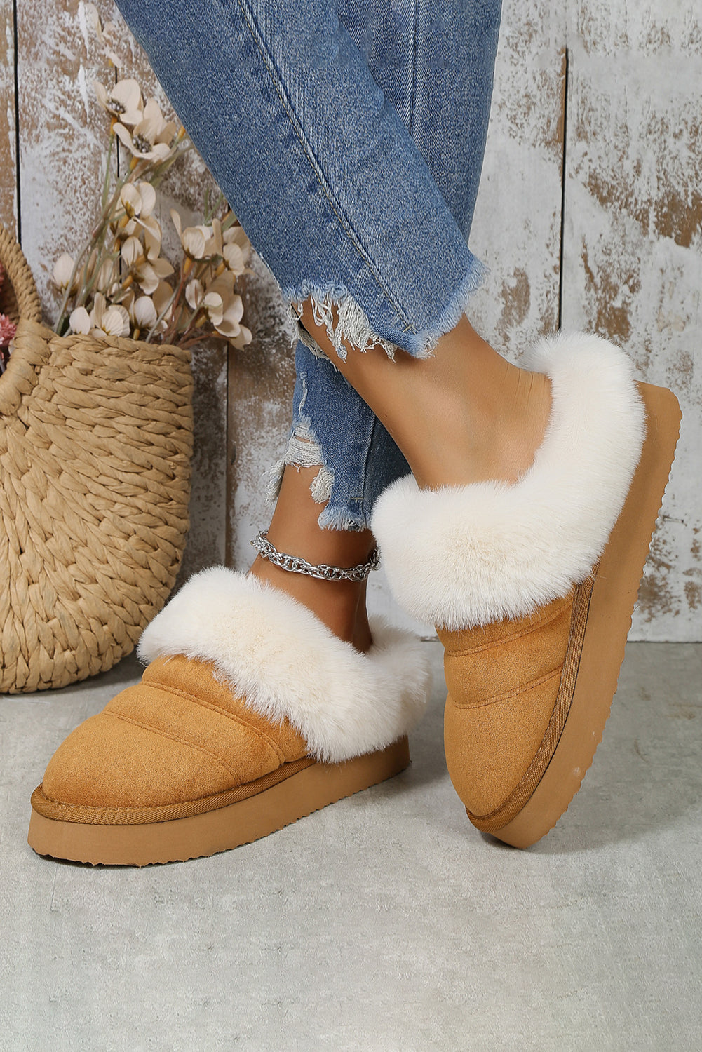 Chaussons en daim pelucheux camel à semelle épaisse et patchwork