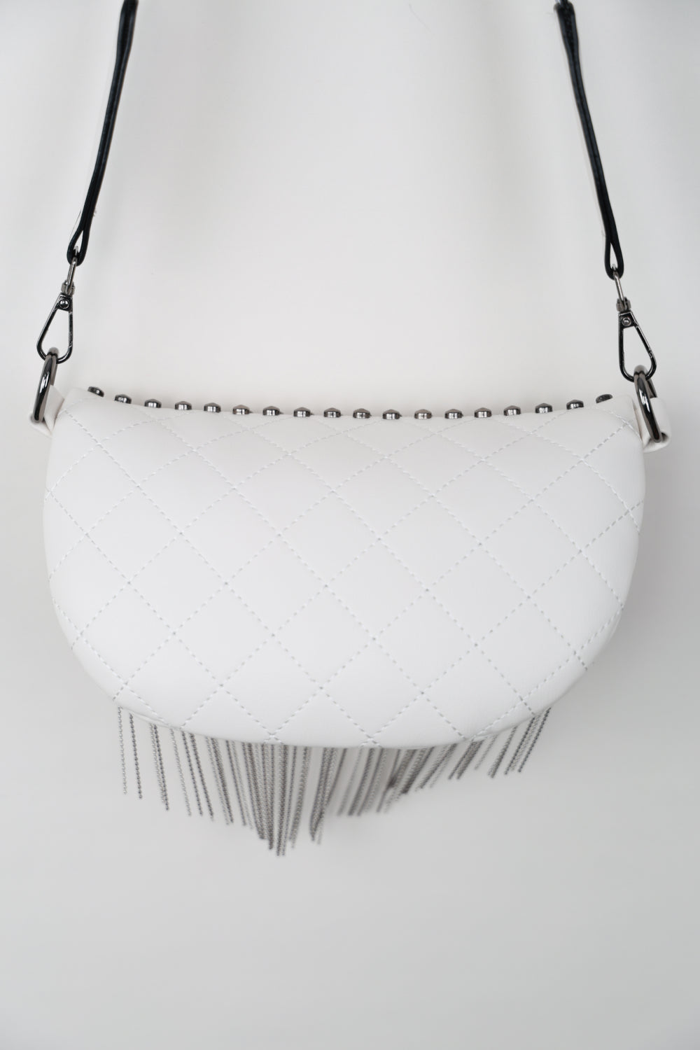 Schultertasche aus PU-Leder mit Nieten und Fransen