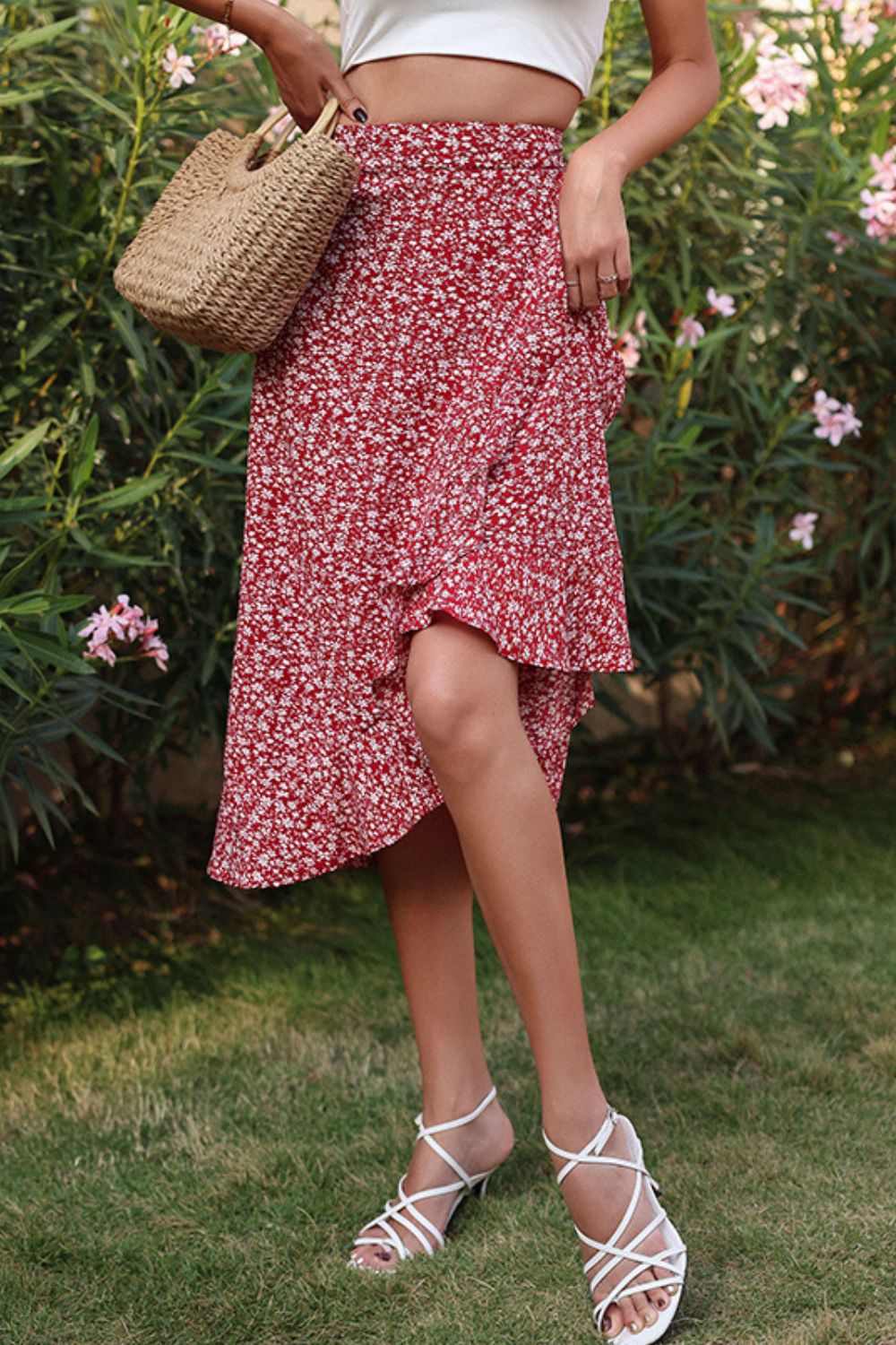 Jupe asymétrique à volants et à petites fleurs
