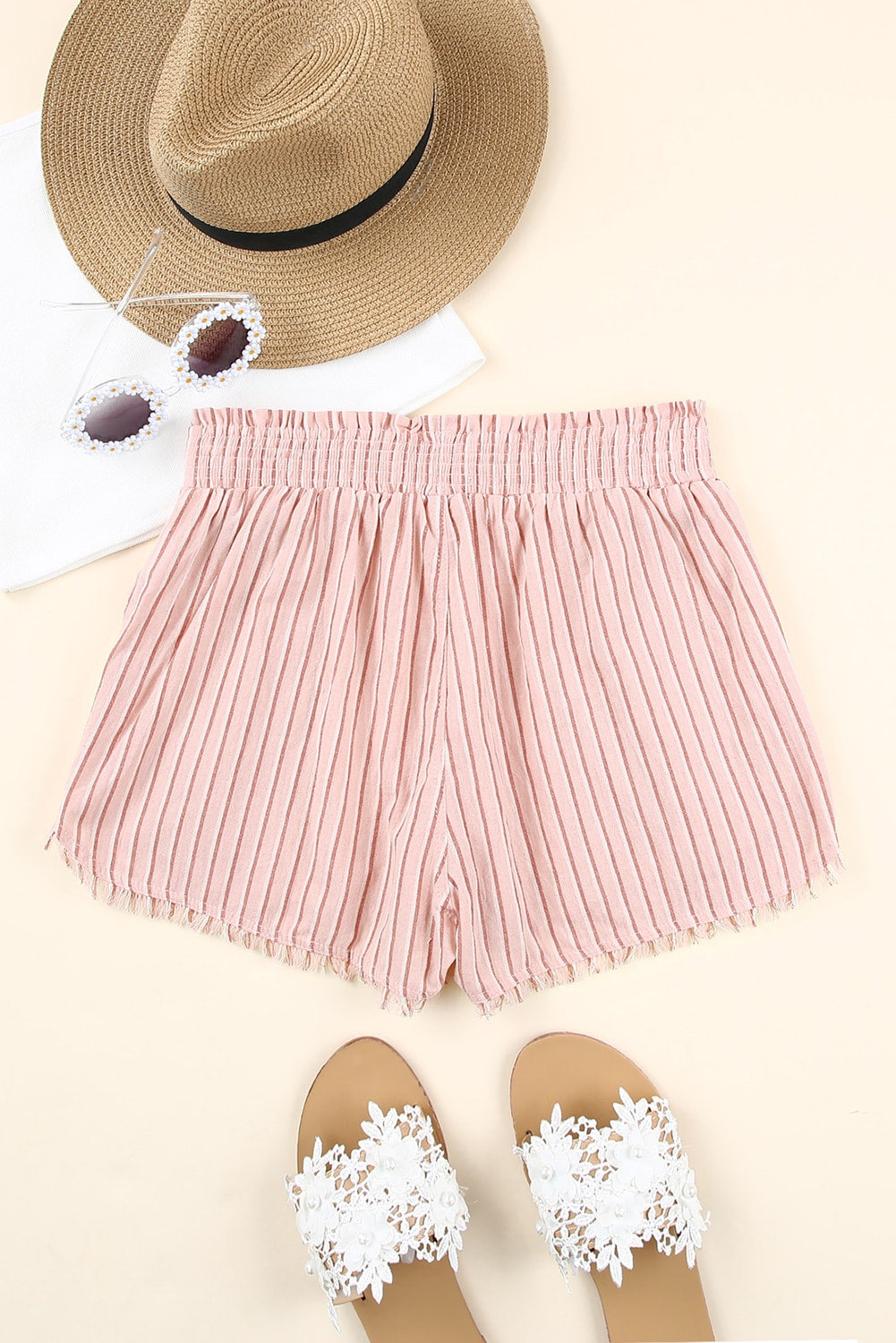 Gestreifte Paperbag-Shorts mit ausgefranstem Saum