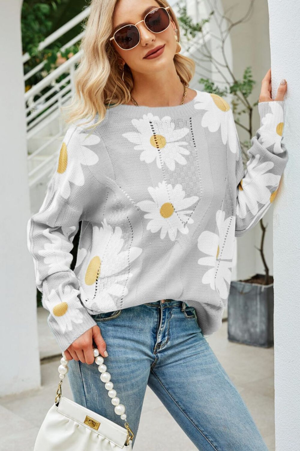 Pullover mit Rundhalsausschnitt und durchbrochenem Gänseblümchen-Print