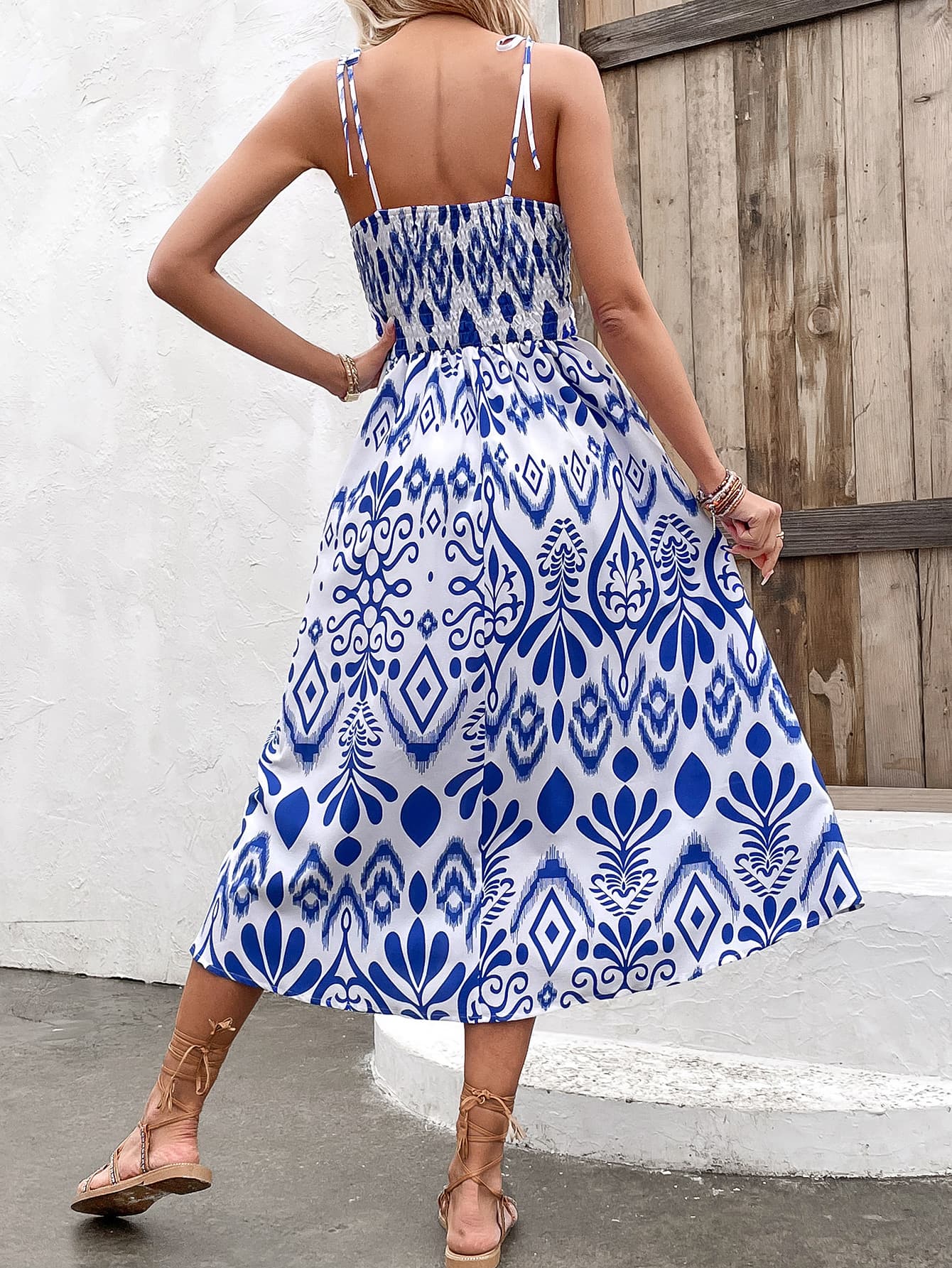 Robe imprimée à épaules nouées et col en cœur