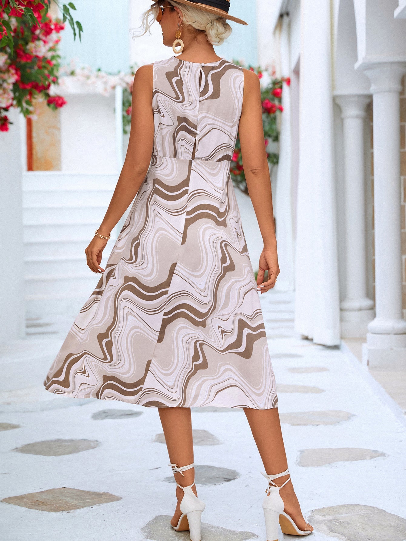 Robe imprimée sans manches à col bénitier