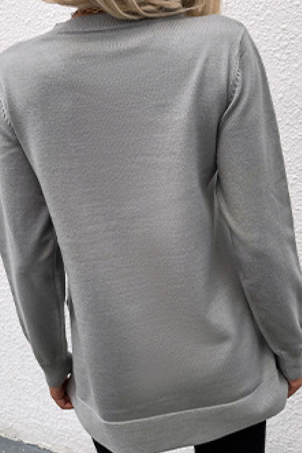 Pullover mit Rundhalsausschnitt und überschnittenen Schultern