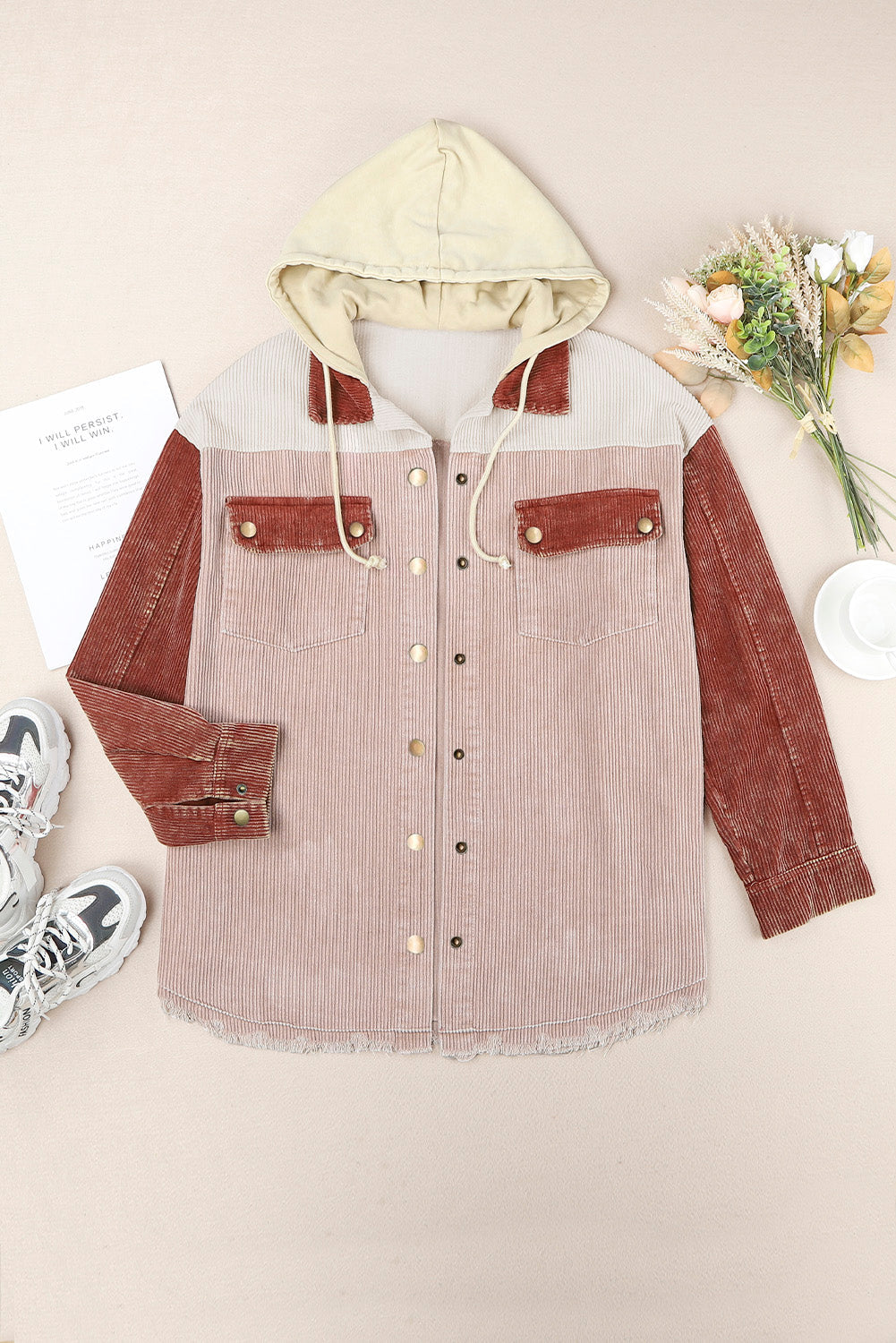 Veste-chemise à capuche en velours côtelé avec boutons-pression sur le devant