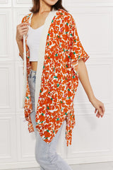 Justin Taylor – Kimono mit Zitrusblüten-Blumenmuster und Kontrastbesatz